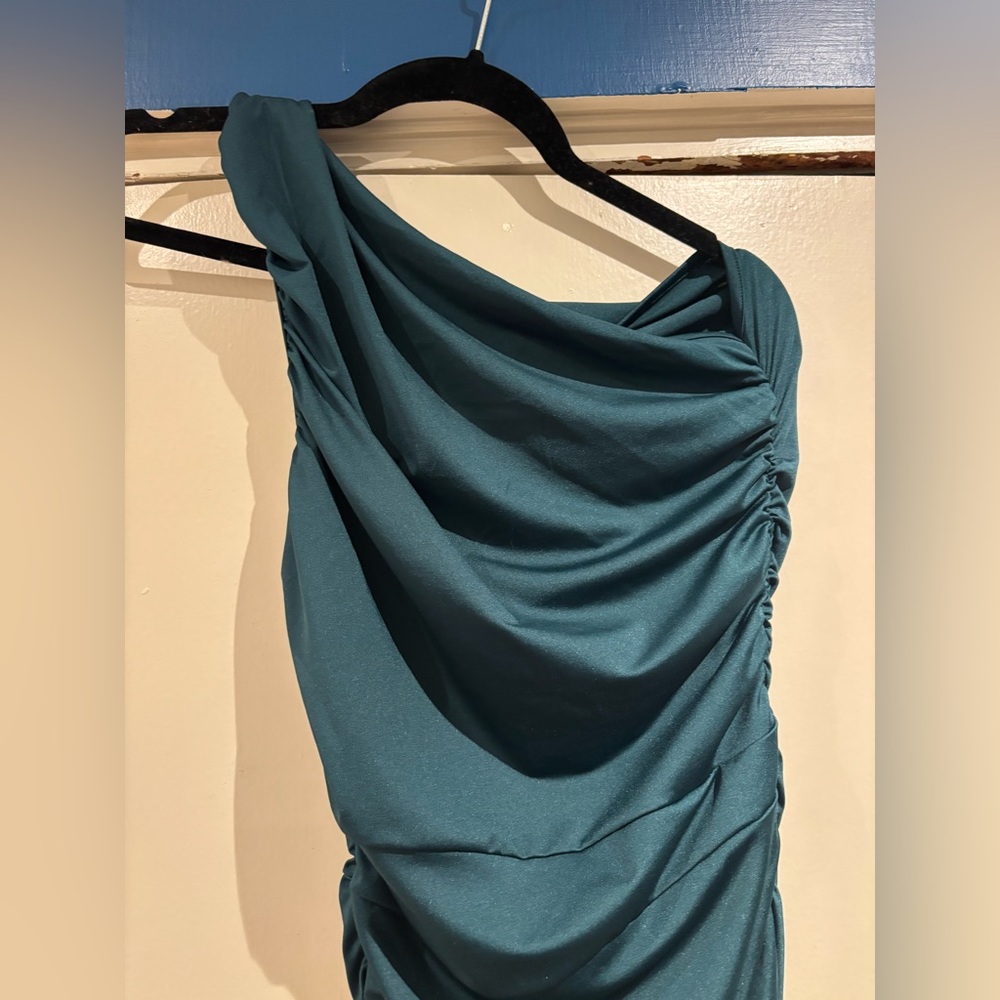 Elegant Emerald One-Shoulder Dress